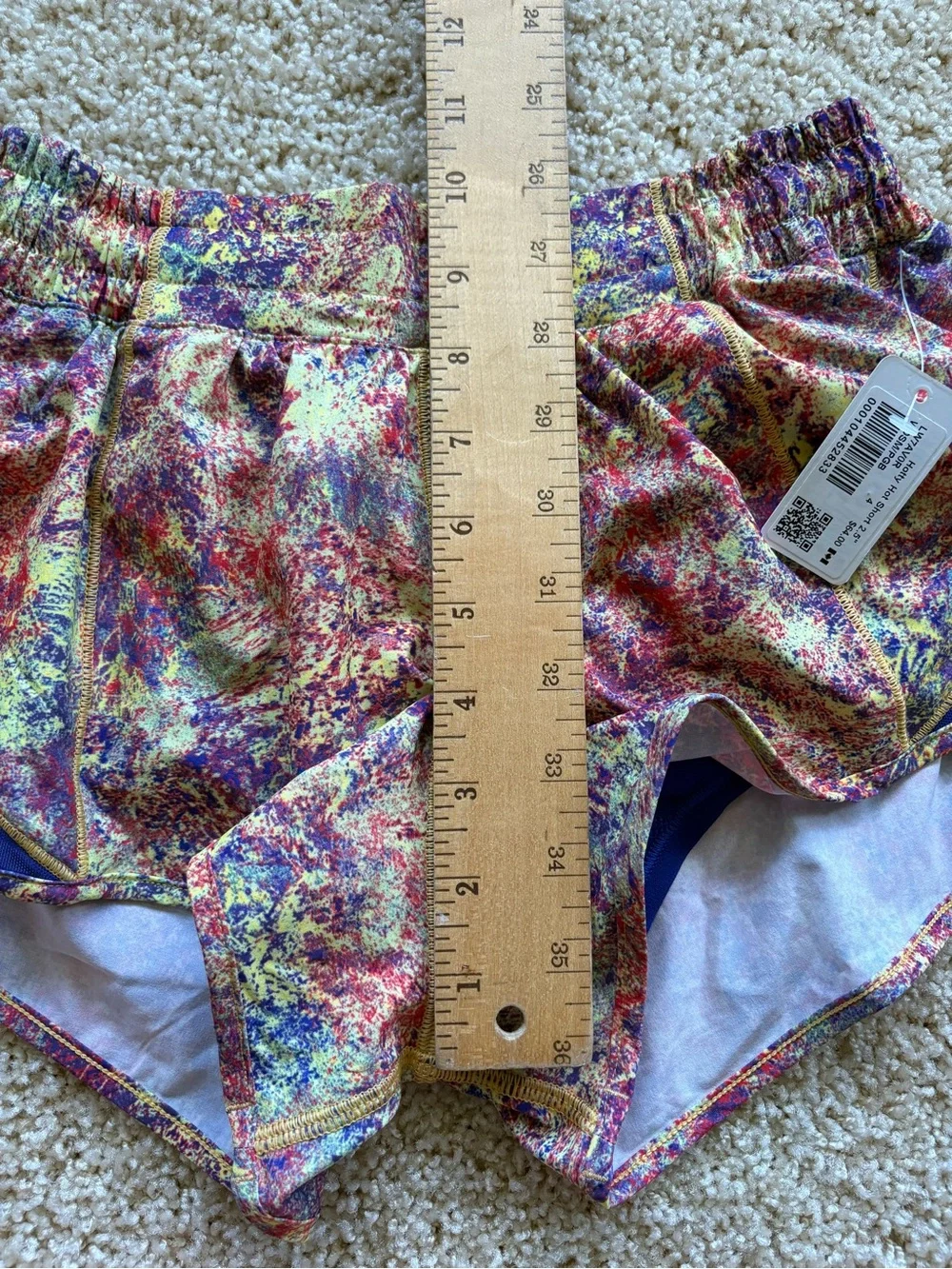 Lululemon Hotty Hot Short 2.5” SeaWheeze 2019 Multi Abstract Print Size 4‎ NWT